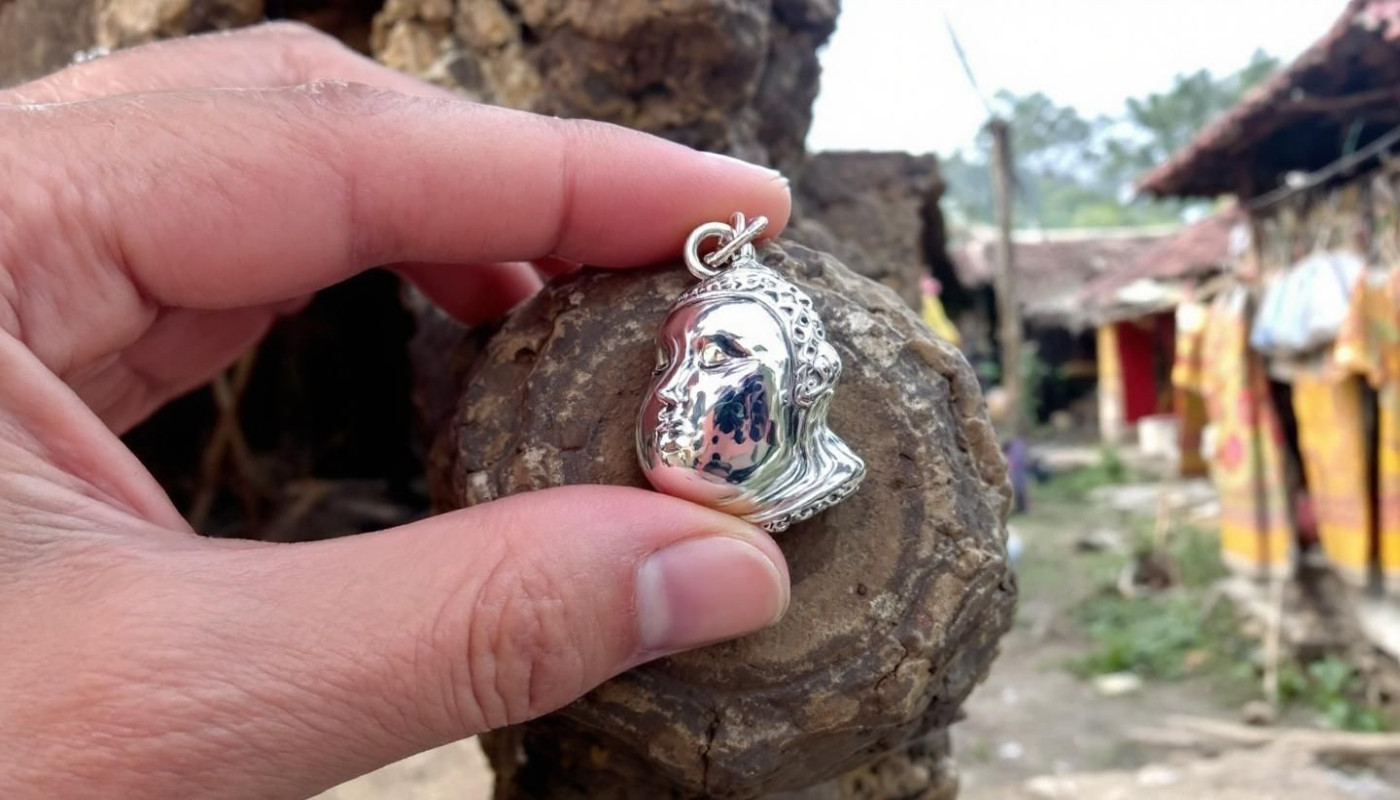 L'histoire et les bienfaits des pendentifs de grossesse indonésiens